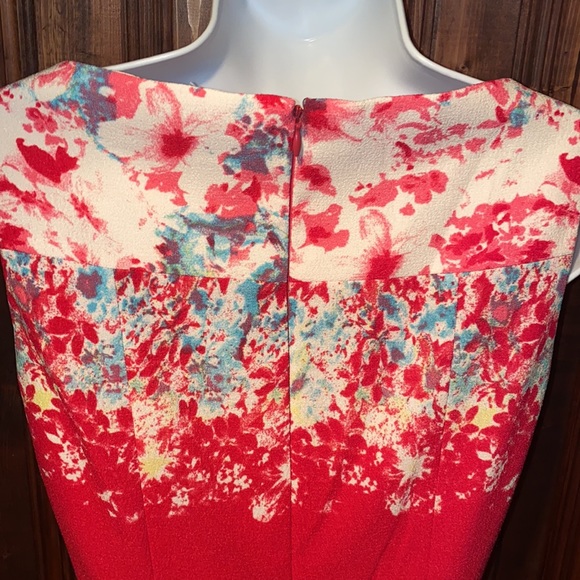 Delicate and feminine Sunday dress - Picture 6 of 8